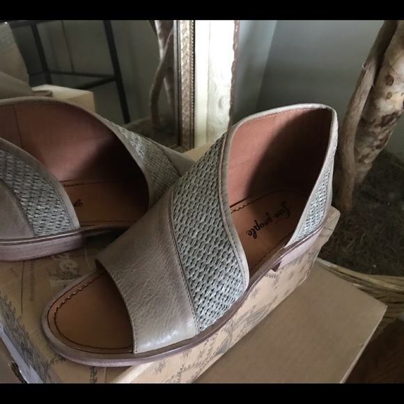 Free People Flats - Picture 3 of 5